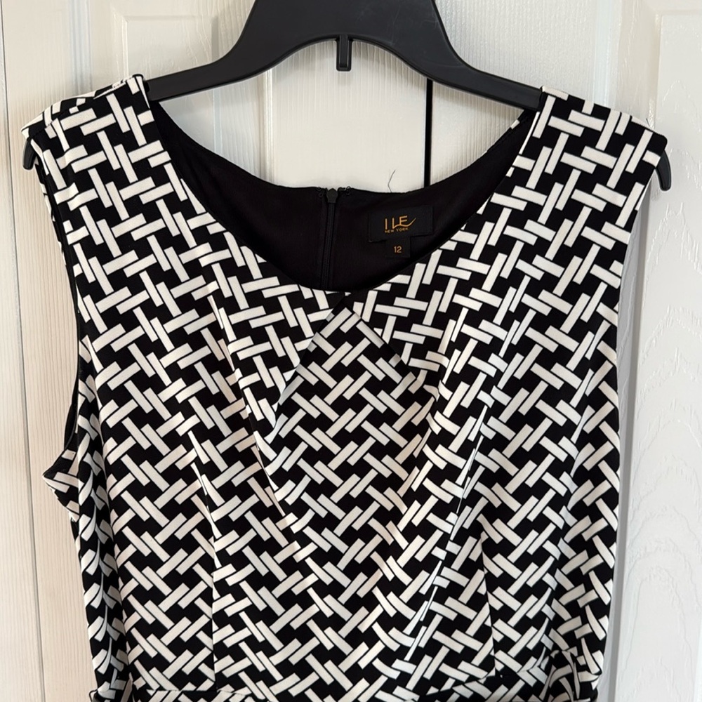 *LIKE NEW* I LE New York Women's Black/White Geometric Black Patten Belt-Size12
